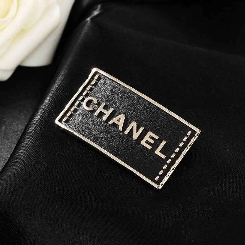 Chanel Brooch 03yxs137